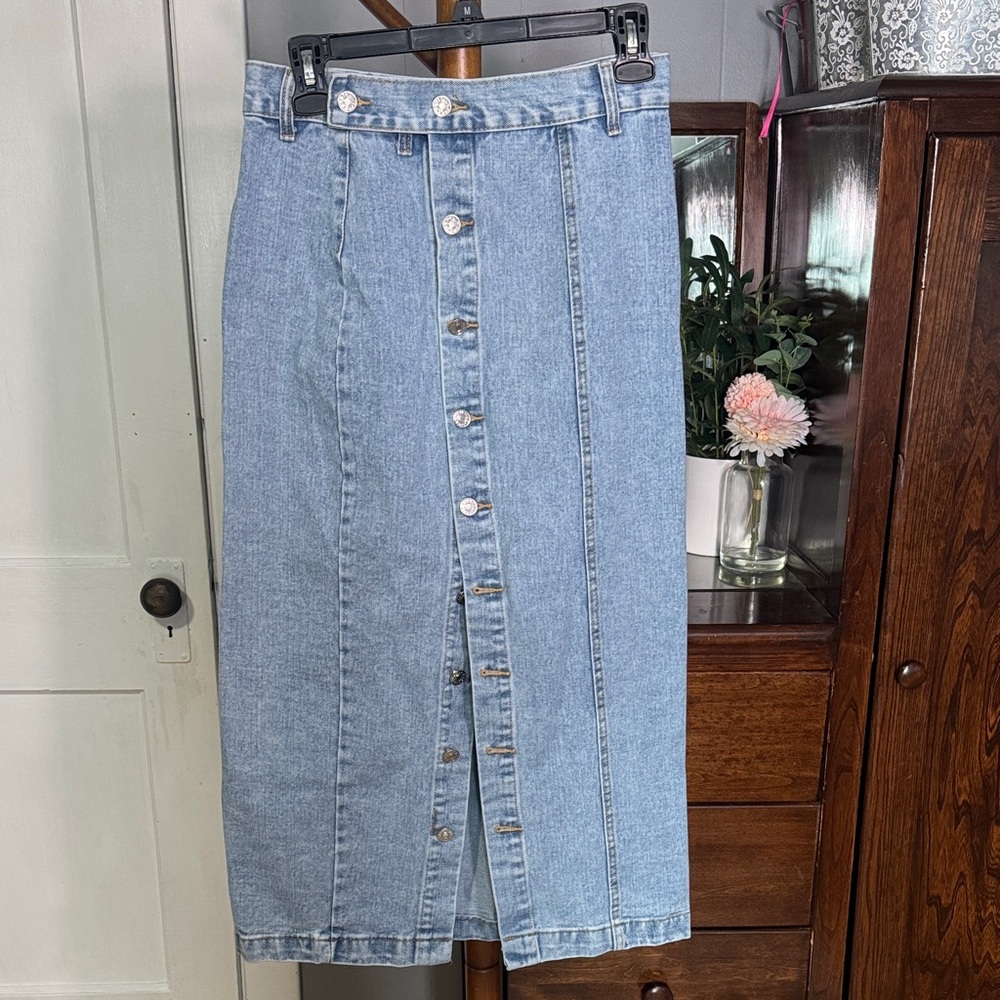 💙 SHEIN Button-Front Denim Midi Skirt — Size M